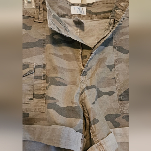 Camouflage Shorts - Picture 2 of 6